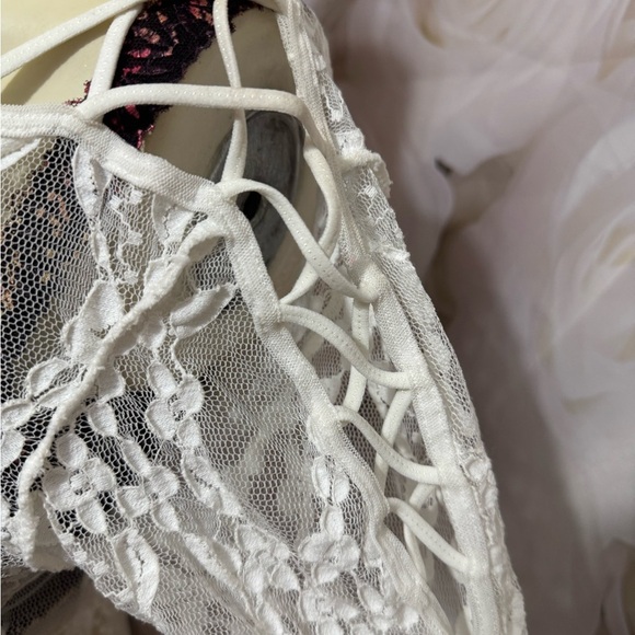 Free People White Sheer Lace Lace Up Shoulder’s Long Sleeve Top Size M - Picture 9 of 13